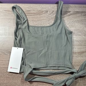 LULULEMON top